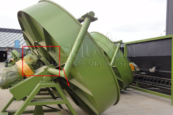 Disc angle adjustment in pan pelletizer