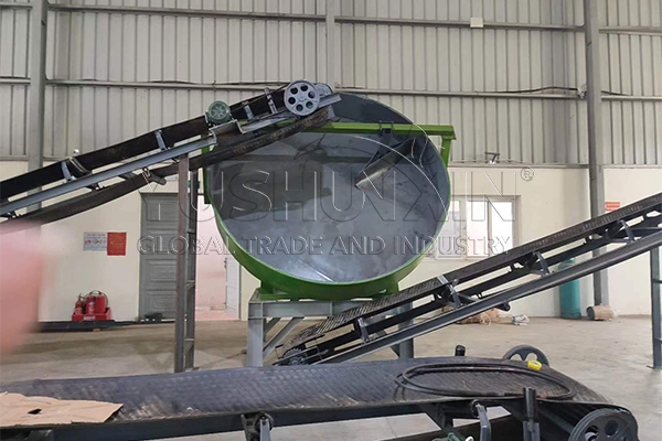 Disc granulator for tofu cat litter manufacturing