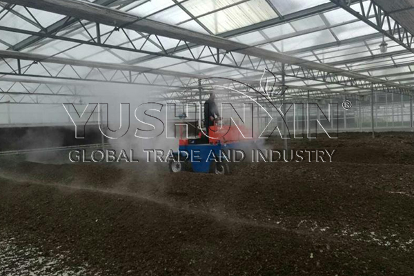 Moving type compost turner for composting cow manure