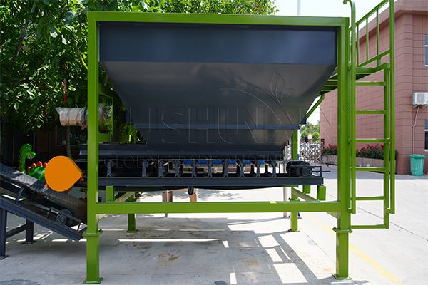 Automatic feeder in the 5 TPH powdered biofertilizer making process